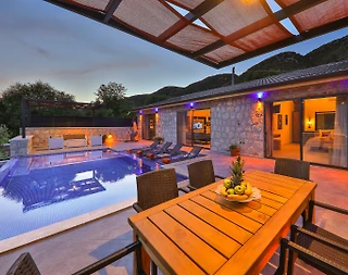 Kaş Sarıbelen'de Eşsiz Doğa Manzaralı, Özel Havuzlu, Jakuzili Villa - 2