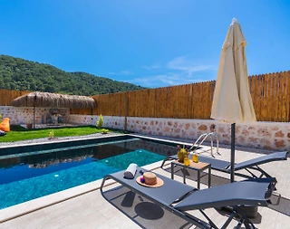 Kaş Sarıbelen'de Geniş Bahçe İçerisinde, Özel Havuzlu, Balayı Villası - 3