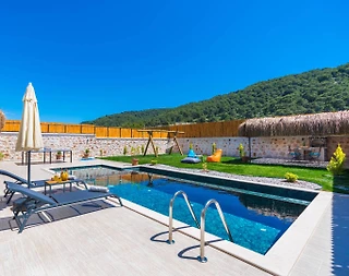 Kaş Sarıbelen'de Geniş Bahçe İçerisinde, Özel Havuzlu, Balayı Villası - 4