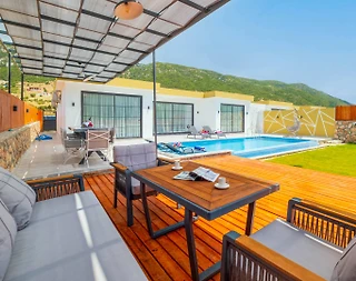 Kaş Sarıbelen'de Geniş Bahçe İçerisinde, Özel Havuzlu, Lüks Villa - 1
