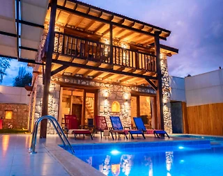 Kaş Sarıbelen'de Geniş Bahçeli, Özel Havuzlu ve Jakuzili, Lüks Villa - 5