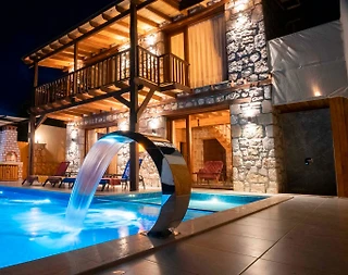 Kaş Sarıbelen'de Geniş Bahçeli, Özel Havuzlu ve Jakuzili, Lüks Villa - 2