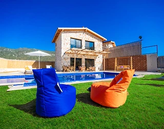 Kaş Sarıbelen'de Geniş Bahçeli, Özel Havuzlu, Çocuk Oyun Alanlı Villa - 4