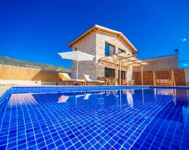 Kaş Sarıbelen'de Geniş Bahçeli, Özel Havuzlu, Çocuk Oyun Alanlı Villa - 2