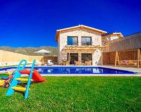 Kaş Sarıbelen'de Geniş Bahçeli, Özel Havuzlu, Çocuk Oyun Alanlı Villa - 3