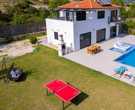 Kaş Hacıoğlan'da Geniş Bahçeli, Özel Havuzlu, Jakuzili Villa - 1