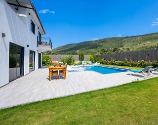 Kaş Hacıoğlan'da Geniş Bahçeli, Özel Havuzlu, Jakuzili Villa - 3