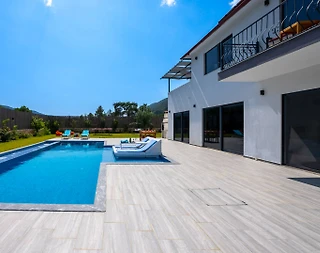 Kaş Hacıoğlan'da Geniş Bahçeli, Özel Havuzlu, Jakuzili Villa - 4