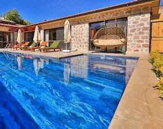Kaş Sarıbelen'de Geniş Bahçeli, Özel Havuzlu, Modern Villa - 2