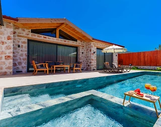 Kaş Sarıbelen'de Geniş Bahçeli, Özel Havuzlu, Otantik Balayı Villası - 4