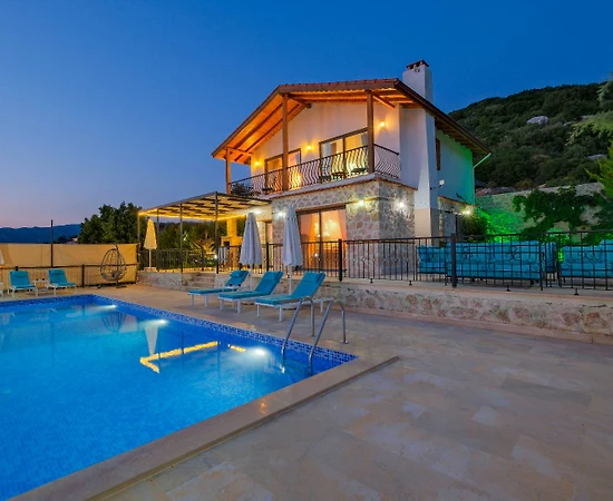 Kaş Sarıbelen'de Huzur Dolu Doğada, Sonsuzluk Havuzlu, Taş Villa - 1