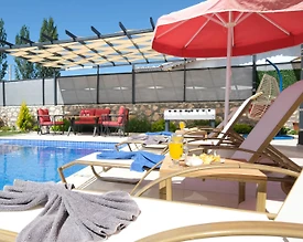 Kaş Sarıbelen'de Huzurlu Konumda, Özel Havuzlu, Jakuzili Villa - 3