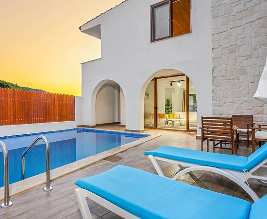 Kaş Sarıbelen'de Huzurlu Konumda, Özel Havuzlu, Jakuzili Villa - 1