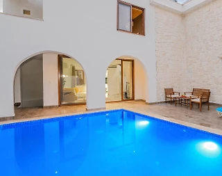 Kaş Sarıbelen'de Huzurlu Konumda, Özel Havuzlu, Jakuzili Villa - 3