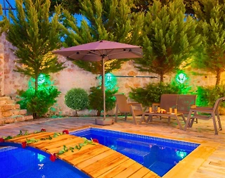 Kaş Sarıbelen'de Sakin Konumda, Isıtmalı Havuzlu, Balayı Villası - 3