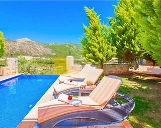 Kaş Sarıbelen'de Sakin Konumda, Isıtmalı Havuzlu, Balayı Villası - 5