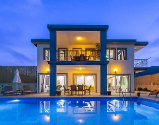 Kaş Sarıbelen'de Modern Tasarımlı, Özel Havuzlu, Bahçeli Villa - 2