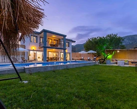 Kaş Sarıbelen'de Modern Tasarımlı, Özel Havuzlu, Bahçeli Villa - 3