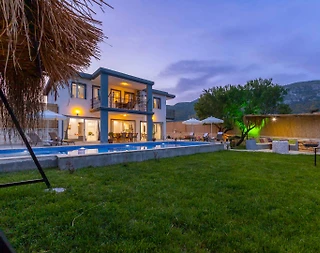 Kaş Sarıbelen'de Modern Tasarımlı, Özel Havuzlu, Bahçeli Villa - 3