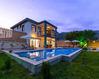 Kaş Sarıbelen'de Modern Tasarımlı, Özel Havuzlu, Bahçeli Villa - 4