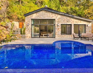 Kaş Sarıbelen'de Muhteşem Doğa İçerisinde, Özel Havuzlu, Taş Villa - 1