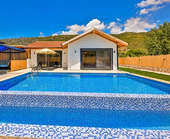 Kaş Sarıbelen'de Muhteşem Doğa Manzaralı, Özel Havuzlu, Lüks Villa - 1