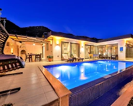 Kaş Sarıbelen'de Muhteşem Doğada, Özel Havuzlu, Sauna ve Hamamlı Villa - 2