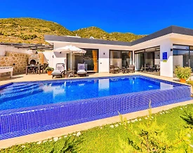 Kaş Sarıbelen'de Muhteşem Doğada, Özel Havuzlu, Sauna ve Hamamlı Villa - 2