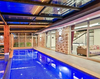 Kaş Sarıbelen'de Nezih Konumda, Özel Havuzlu, Kiralık Villa - 1