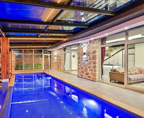 Kaş Sarıbelen'de Nezih Konumda, Özel Havuzlu, Kiralık Villa - 1