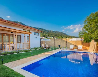 Kaş Hacıoğlan'da Orman Manzaralı, Özel Havuzlu, Konforlu Villa - 1