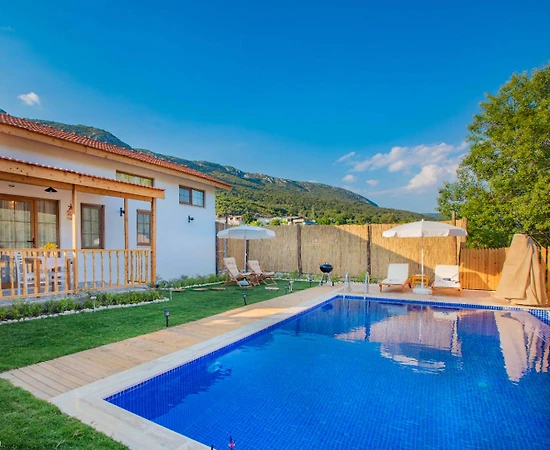 Kaş Hacıoğlan'da Orman Manzaralı, Özel Havuzlu, Konforlu Villa - 1