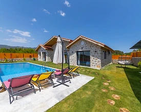 Kaş Sarıbelen'de Otantik Mimarili, Özel Havuzlu, Bahçeli Villa - 2