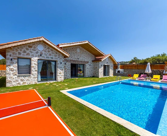 Kaş Sarıbelen'de Otantik Mimarili, Özel Havuzlu, Bahçeli Villa - 1