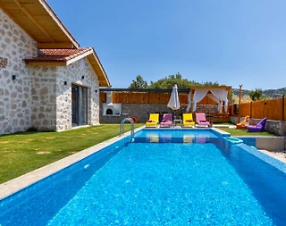 Kaş Sarıbelen'de Otantik Mimarili, Özel Havuzlu, Bahçeli Villa - 4