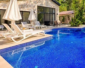 Kaş Sarıbelen'de Otantik Mimarili, Özel Havuzlu, Masa Tenisli Villa - 3