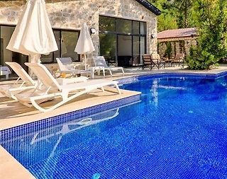 Kaş Sarıbelen'de Otantik Mimarili, Özel Havuzlu, Masa Tenisli Villa - 3