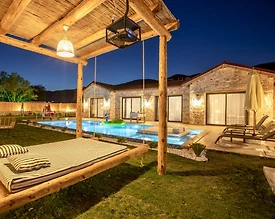 Kaş Sarıbelen'de Otantik Tasarımlı, Özel Havuzlu, Olanaklı Villa - 2