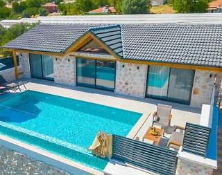 Kaş Sarıbelen'de Yemyeşil Bahçeli, Özel Havuzlu, Otantik Taş Ev - 3