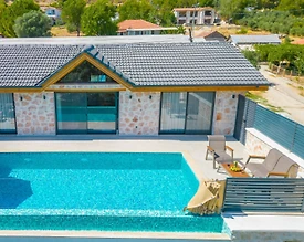 Kaş Sarıbelen'de Yemyeşil Bahçeli, Özel Havuzlu, Otantik Taş Ev - 2