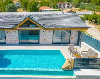 Kaş Sarıbelen'de Yemyeşil Bahçeli, Özel Havuzlu, Otantik Taş Ev - 2