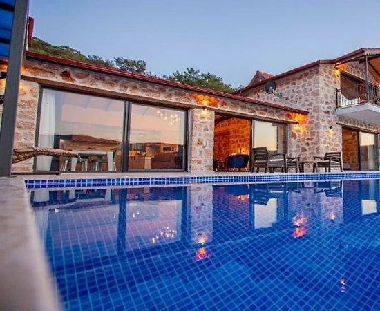 Kaş Sarıbelen'de Otantik Tasarımlı, Özel Havuzlu, 4 Kişilik Villa - 1