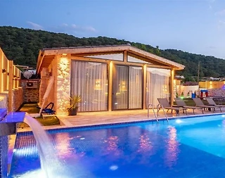 Kaş Sarıbelen'de Sakin Konumda, 5 Kişilik Özel Havuzlu Villa - 1