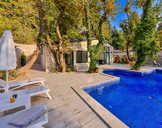 Kaş Sarıbelen'de Sakin Konumda, Özel Havuzlu, Bahçeli Villa - 2