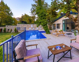 Kaş Sarıbelen'de Sakin Konumda, Özel Havuzlu, Bahçeli Villa - 5