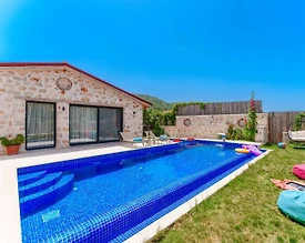 Kaş Sarıbelen'de Sakin Konumda, Özel Havuzlu, Çocuk Oyun Alanlı Villa - 2