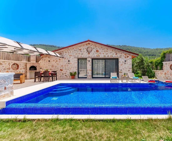 Kaş Sarıbelen'de Sakin Konumda, Özel Havuzlu, Çocuk Oyun Alanlı Villa - 1