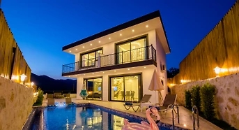 Kaş Sarıbelen'de Sakin Konumda, Özel Havuzlu, Jakuzili Villa