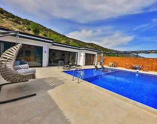 Kaş Sarıbelen'de Sakin Konumda, Özel Havuzlu, Konforlu Tatil Villası - 3