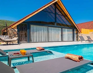 Kaş Sarıbelen'de Sakin Konumda, Özel Havuzlu, Modern Bungalov - 1